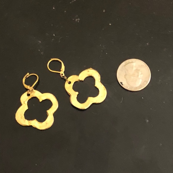 Gold dangle boutique earrings - Picture 2 of 3